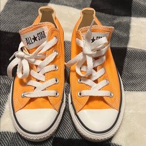 Converse Unisex Orange Canvas Low-Top Sneakers Mens 4 Women’s 6 EUC